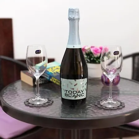 Niki In Hearth Of Daire Split